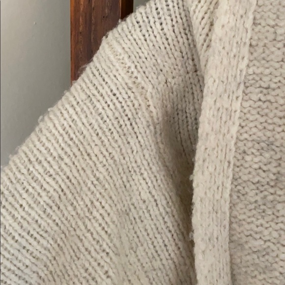 VINCE SWEATER. - Picture 3 of 7